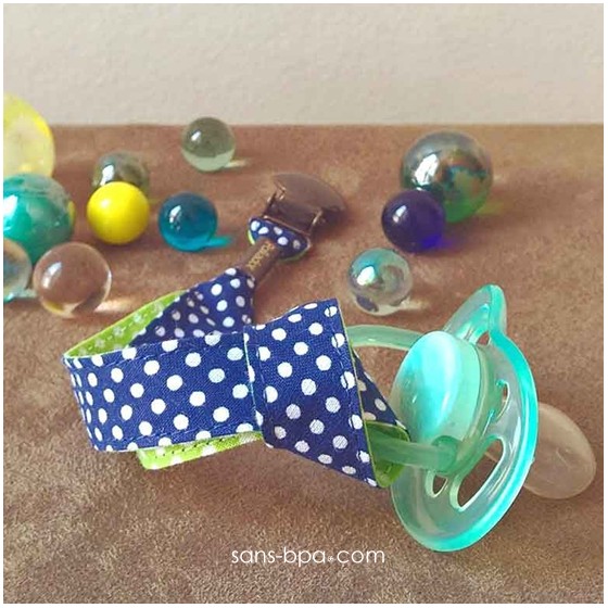 Attache sucette ROSE A POIS