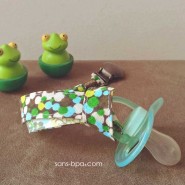 Attache sucette ROUGE A POIS