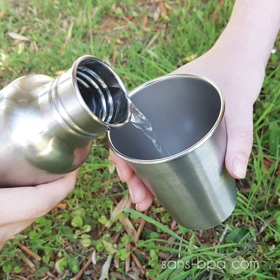 Remplissage d'eau d'une timbale en inox