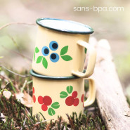 Timbale tasse en fer émaillé - Myrtilles . BLAFRE