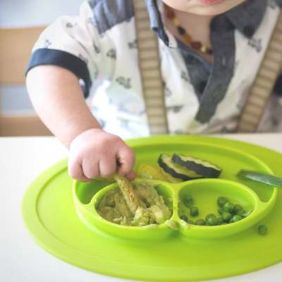 WJIAEER Assiette bébé en silicone assiette enfant avec cuillère et fourchette A sans BPA passe au micro-ondes et au lave-vaisselle Ventouse en bas. 