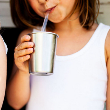 Comment choisir un verre à paille pour bébé ?